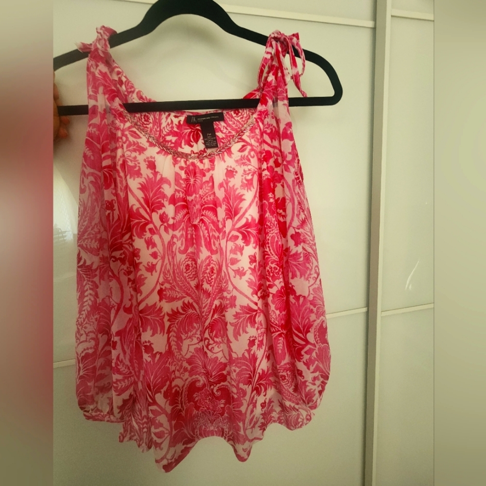 Shoulder cut blouse